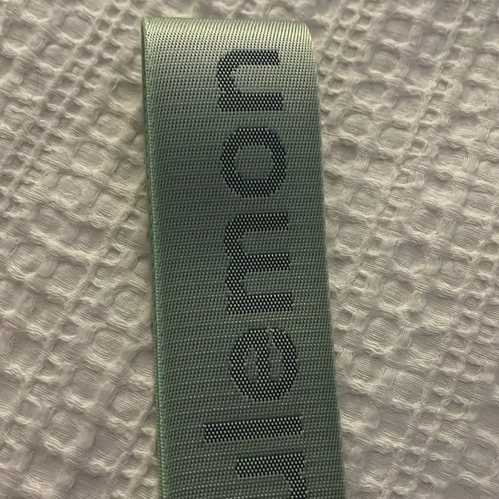 🩵Lululemon mint moment/pitch blue never lost keychain!!!!! NWT!! My fav color🩵 - Picture 5 of 7